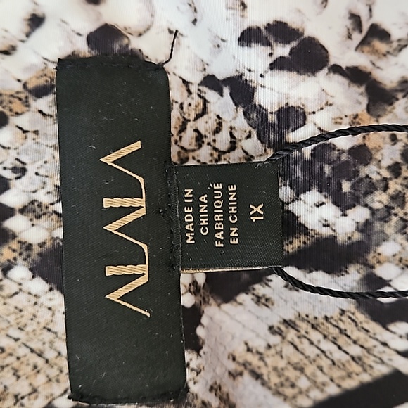 Alala 1x hooded workout pullover w/hood, pockets - Picture 3 of 14